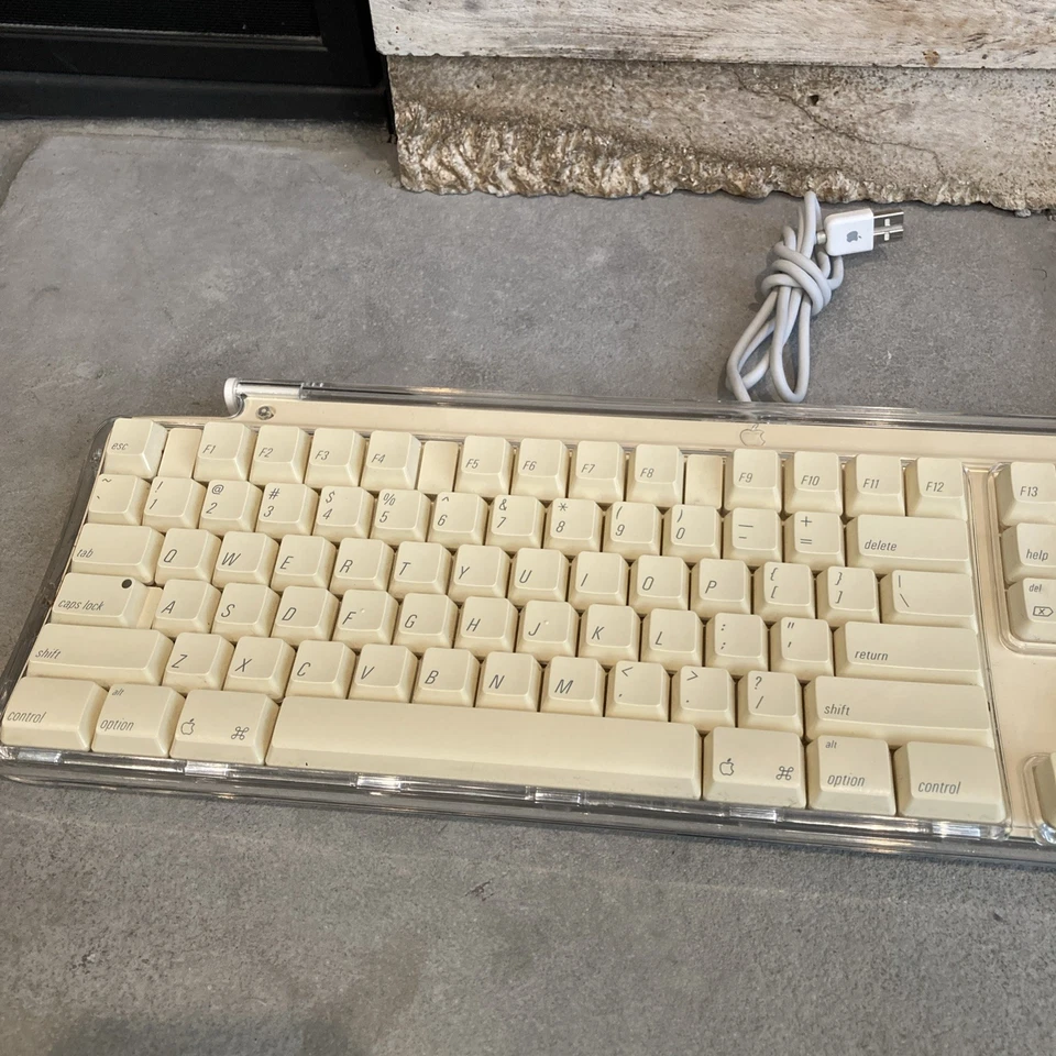 Vintage Apple Pro Wired USB Keyboard 2002 M7803 - Tan - Image 2 of 4