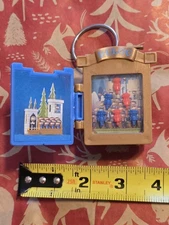 Shrek DULOC 2001 Burger King Kids Meal Toy Candy Holder Key Chain Works