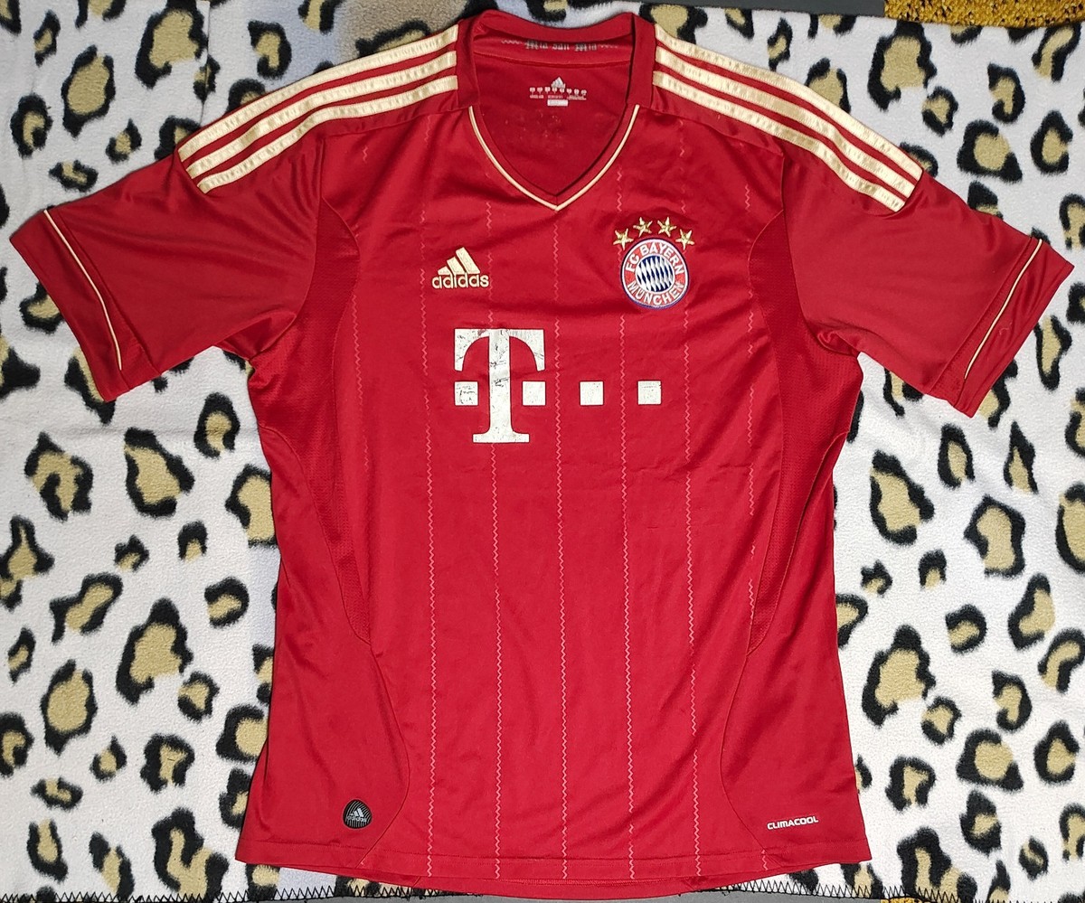Bayern Munich 2011-2012 official Home Soccer Jersey red with gold