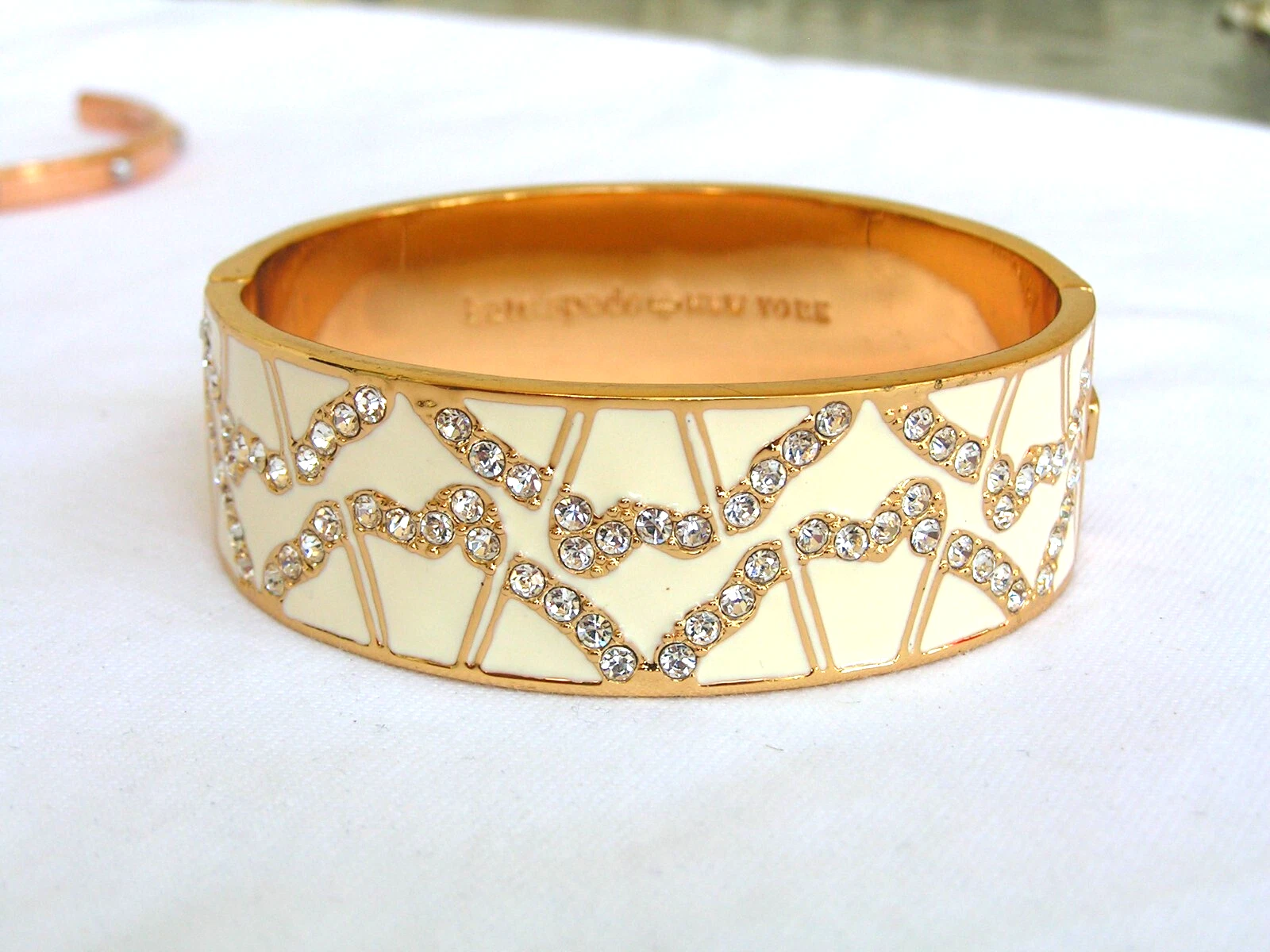...kate spade new york...Bracciale ovale con cerniera Garden Grove...