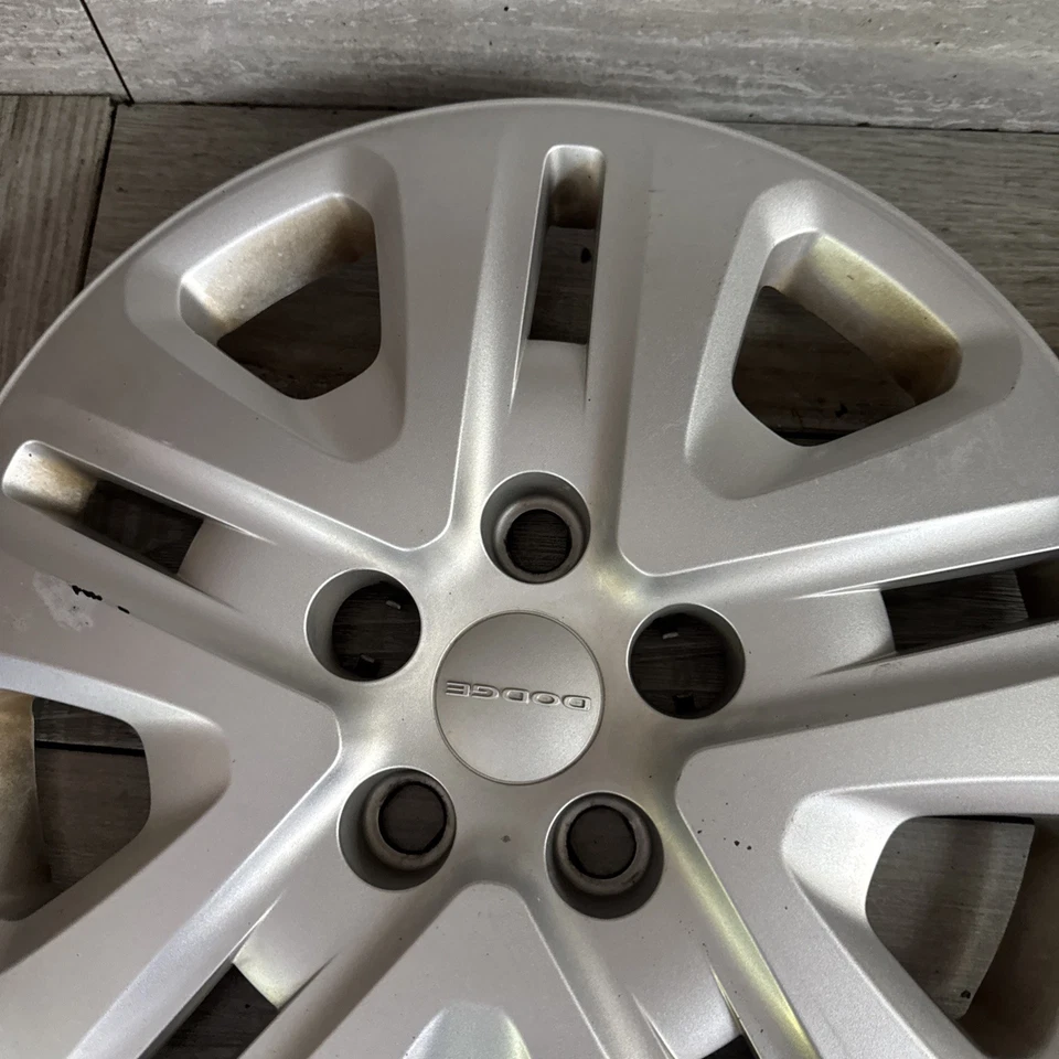 🇺🇸 Tapacubos Dodge Caravan, Journey 2013-2020 - Cubierta de rueda genuina OEM 17 pulgadas Foto 3 de 4