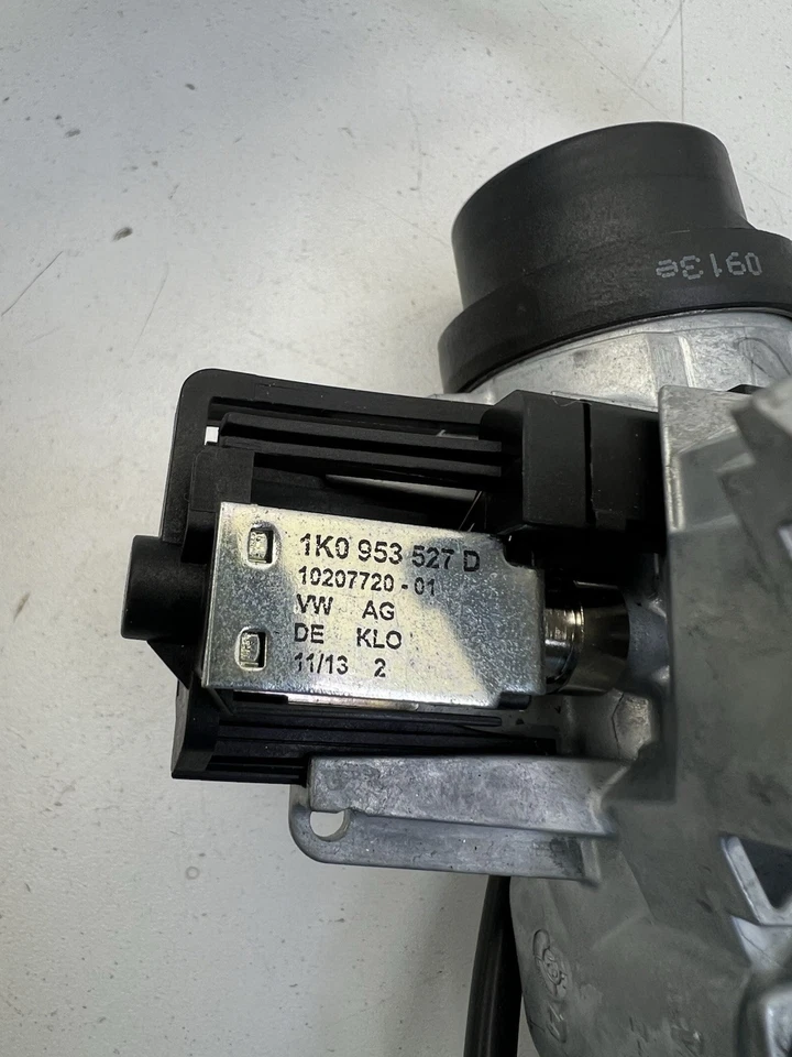 2010-2014 Volkswagen Golf 2.5L Ignition Cylinder With Key OEM.  - Image 3 of 4