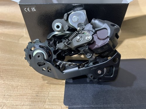 New Shimano XTR RD-M9050-GS Di2 11 Speed Rear Derailleur SHADOW RD+ Medium Cage - Picture 8 of 9