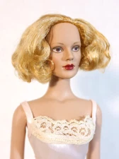 Tonner Tyler Wentworth Chicago "Roxie Hart Basic" Basic Debut 16" Doll CH0302