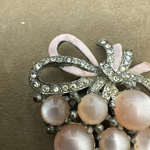 Coro 1940’s Rare Pink Faux Moonstone Large Fur Clip Grape Cluster Gene Verrecchi - Imagen 3 de 12