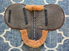 Mattes Cotton Contoured/Shaped Hunter Saddle Pad with Sheepskin | PONY|