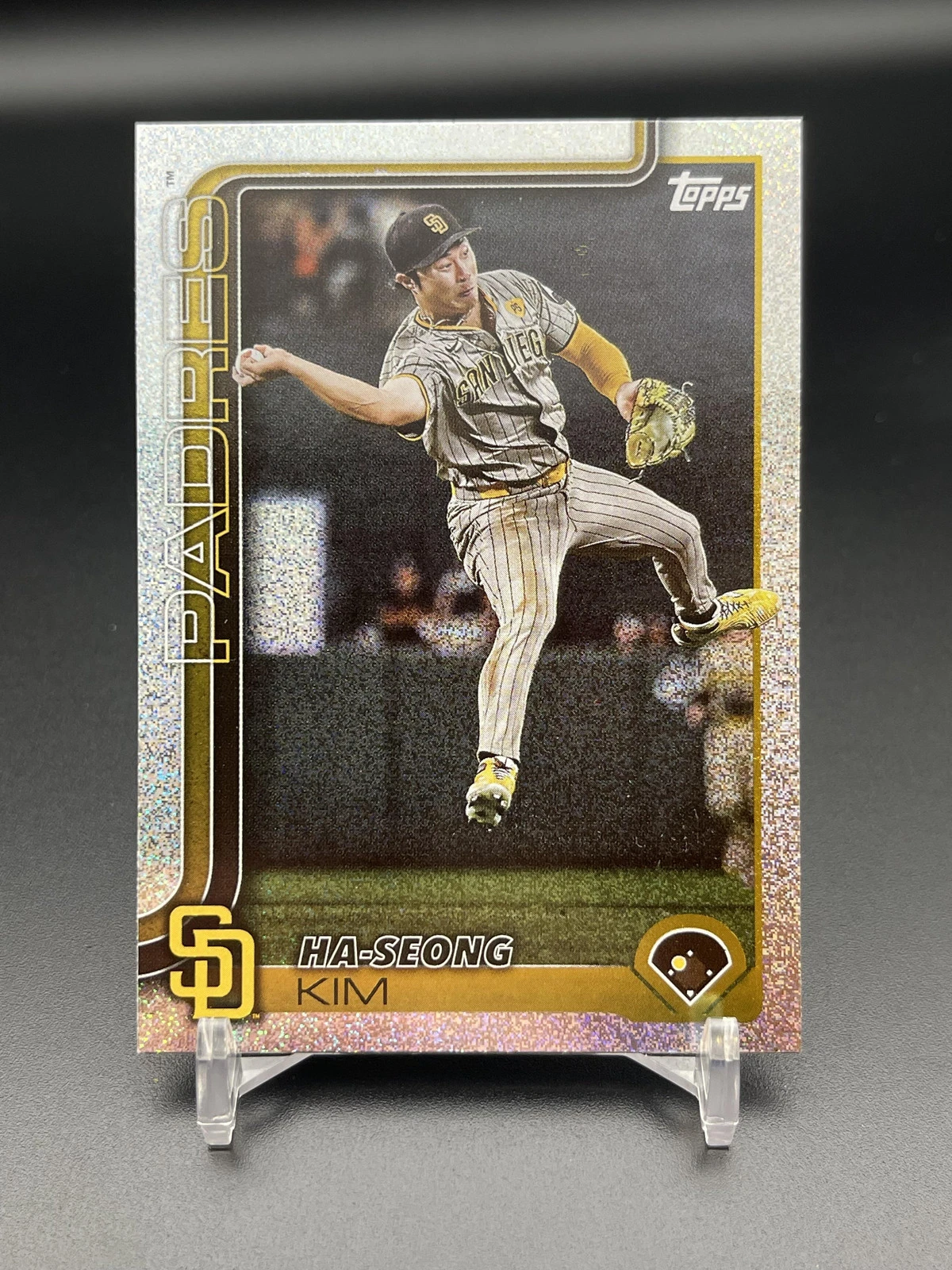 Ha-Seong Kim 2025 Topps Sandglitter #175 San Diego Padres Baseball Card