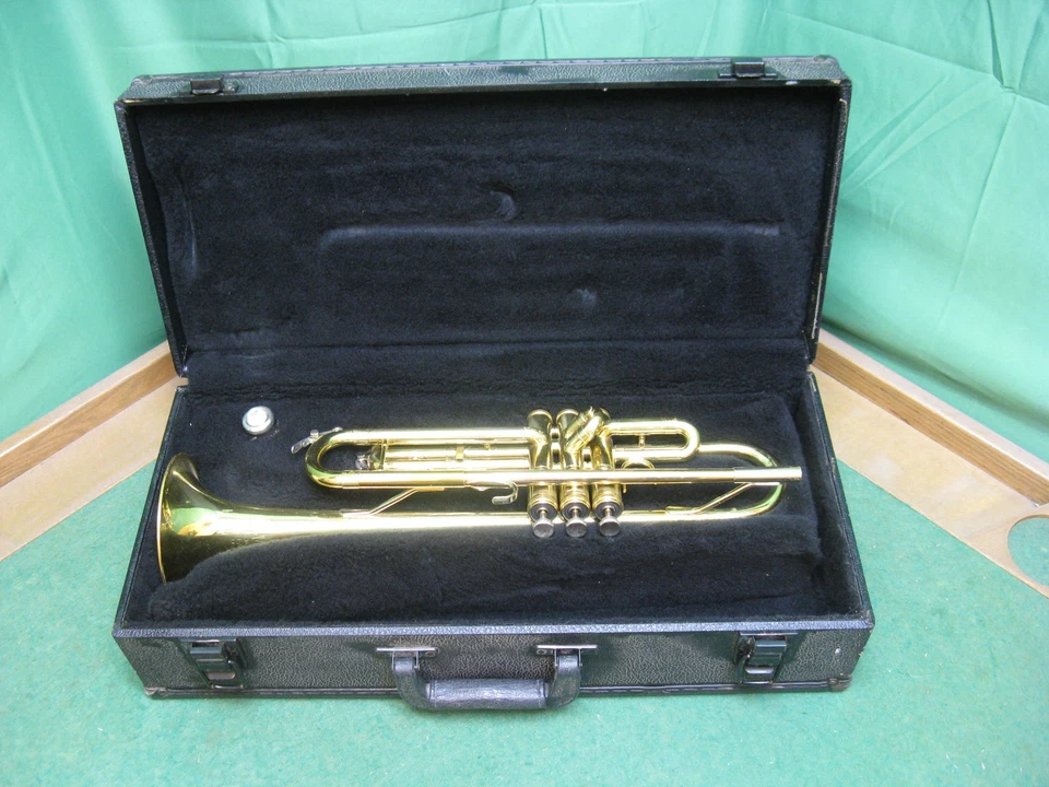 Trompeta King 601 con montura para pulgar - Reacondicionada - Estuche y boquilla UMI 7C Foto 3 de 4