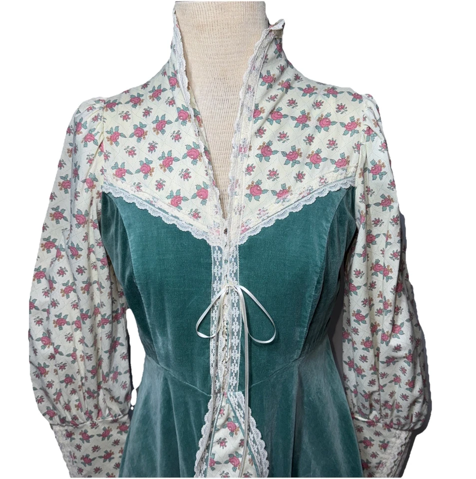 Vestido Corsé Vintage Años 70 Gunne Sax por Jessica Talla 11 Terciopelo Verde Floral Calicó Foto 3 de 4