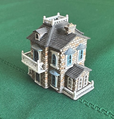 Hattie's Hotel N Scale 1:160 Resin Printed Unpainted Model: Snugg Harbor Series - Picture 7 of 10