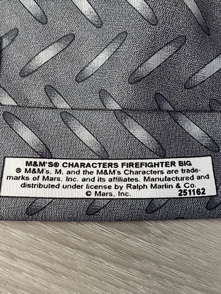 Corbata bombero marca M&M’s para hombre novedad  Foto 4 de 4