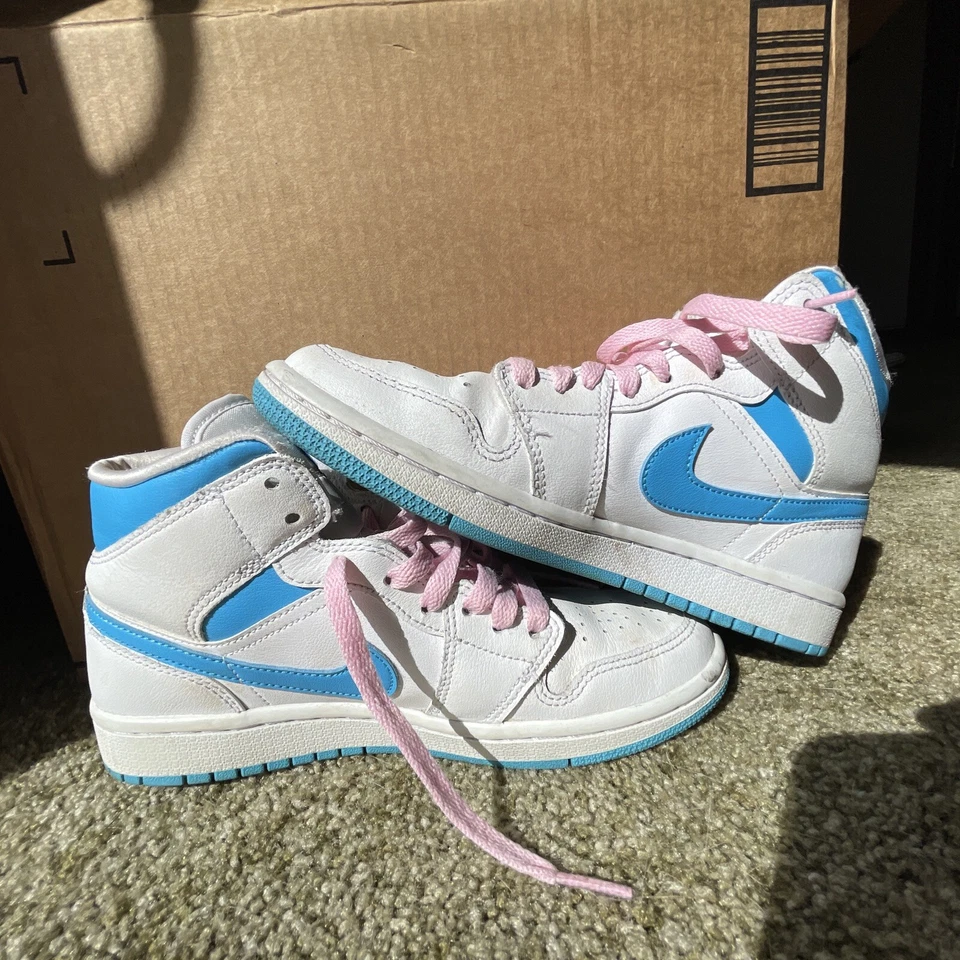Size 6.5 - Air Jordan 1 Mid UNC W - Image 2 of 4