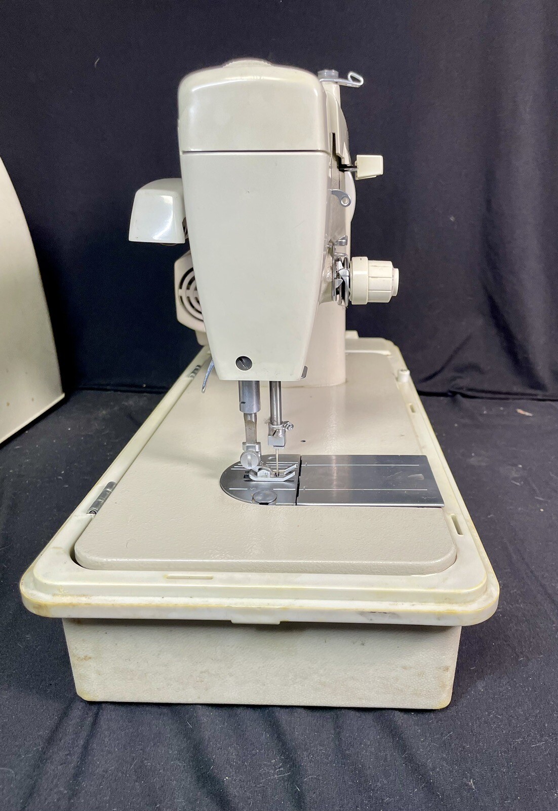 Merritt Sewing Machine Vintage Electronic MultiStitch w/ Pedal (spares/repairs) Picture 12 of 16