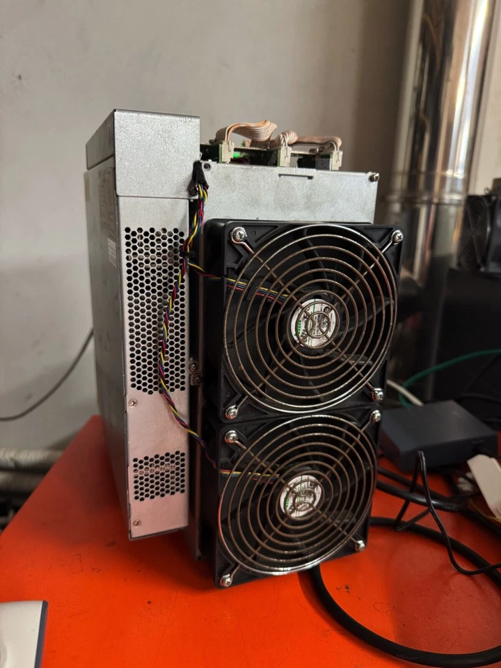 Bitmain Antminer s17 73TH/s  con software modificato, usato - Immagine 3 di 4
