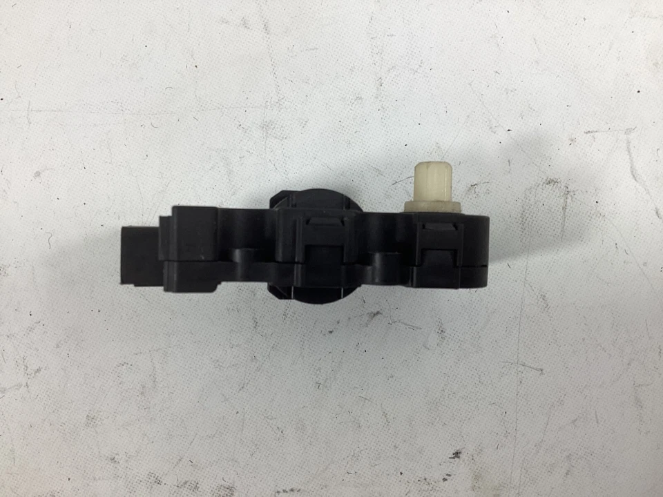 Mercedes-Benz C300 2008-2011 calentador de aire acondicionado aleta actuador paso a paso motor OEM. Foto 4 de 4