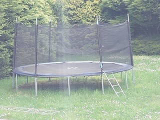 Gartentrampolin Trampolin groß ca. 4meter mit Sicherheitsnetz Leiter ErdAnker