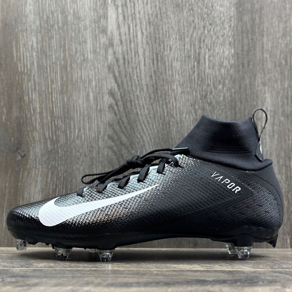 NIKE VAPOR UNTOUCHABLE PRO 3 D FOOTBALL CLEATS SIZE 13.5 NIKE VAPOR UNTOUCHABLE PRO 3 D FOOTBALL CLEATS SIZE 13.5