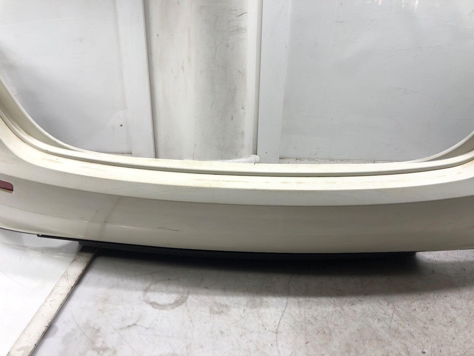 2014-2017 MASERATI GHIBLI REAR BUMPER COVER OEM BIANCO WHITE #DAMAGED.