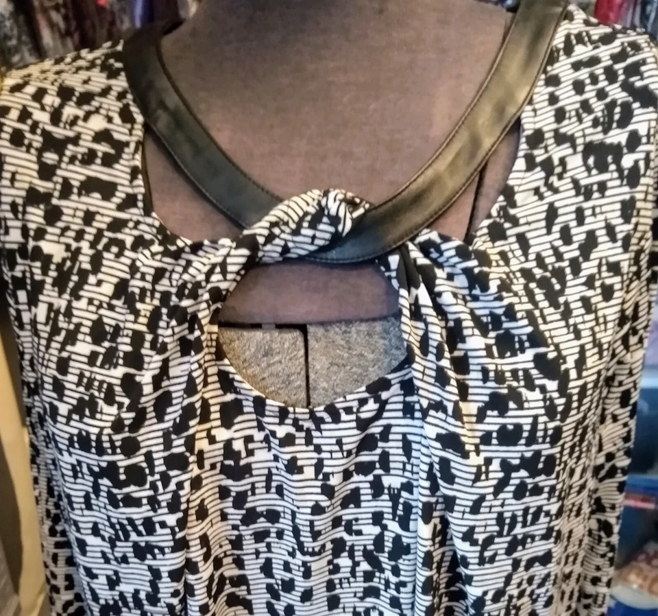 Blusas Cato talla 18/20 axilas 26 en hombros abajo 27 en parte inferior 29 en Lk nuevas Foto 2 de 4