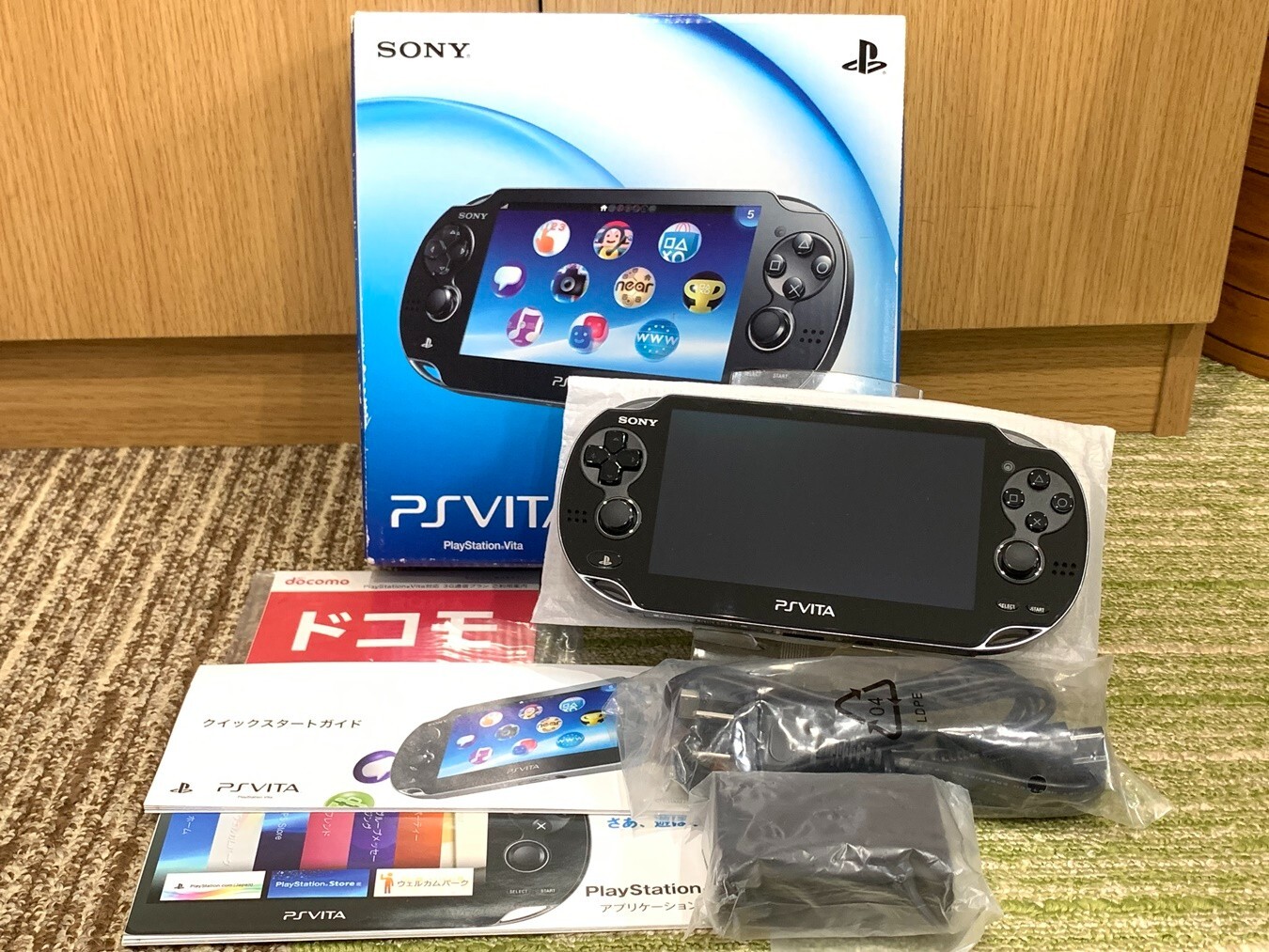 Sony PS Vita PCH-1100 ZA01 AA01 Crystal Black Wi-Fi 3G/Wi-Fi 