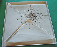 TOVAGLIETTA RICAMATA IN PURO LINO 85X85  CON 6 TOVAGLIOLI