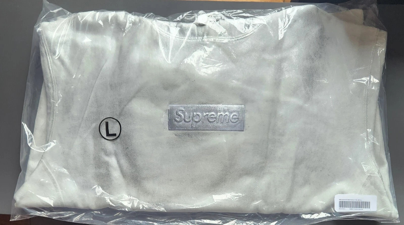SUPREME/MM6 MAISON MARGIELA FOIL BOITE LOGO SWEAT SHIRT À CAPUCHE BLANC GRAND EN MAIN