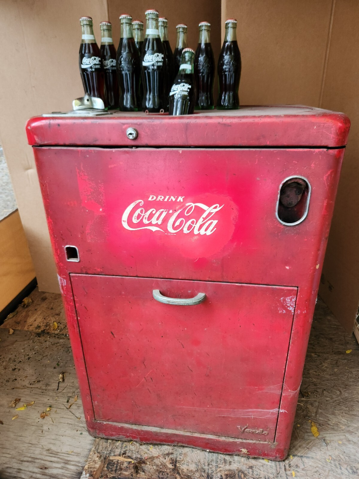 Vintage Antique CocaCola Coke Coin Operated Ice Box Cooler With Stubby