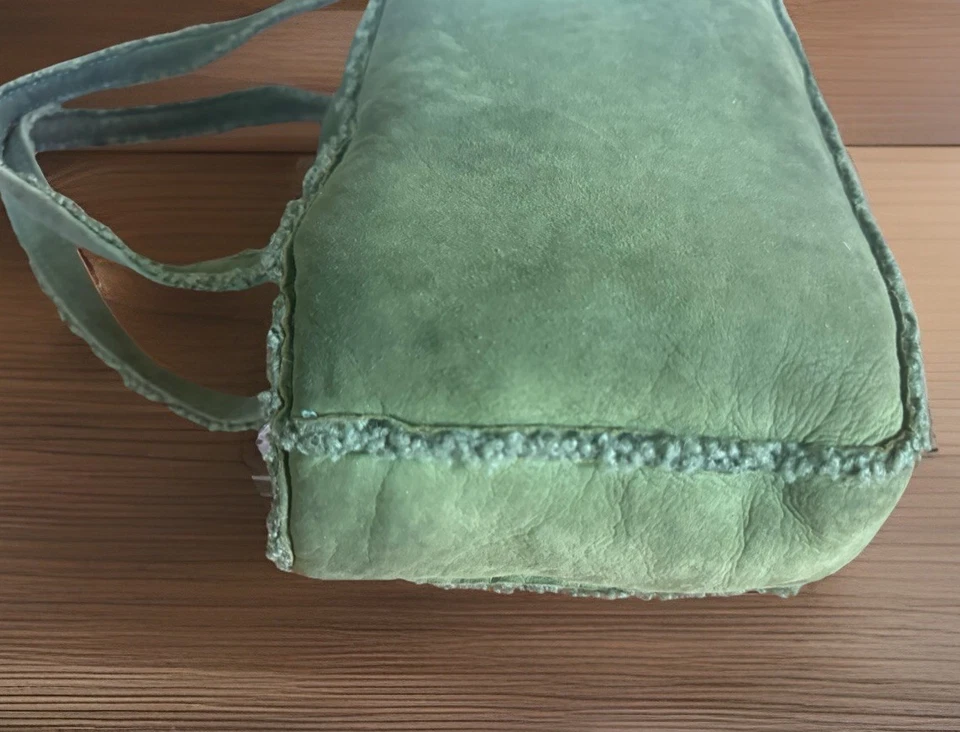 Chanel Green Suede Shearling Trim CC Turnlock Handbag - Image 4 of 4