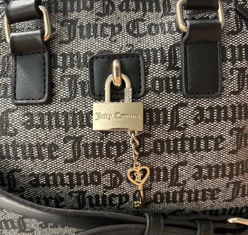Bolso Cartera Juicy Couture East West Boston Llave de Cerradura Escritura Gótica Y2K Negro Gris Foto 2 de 4