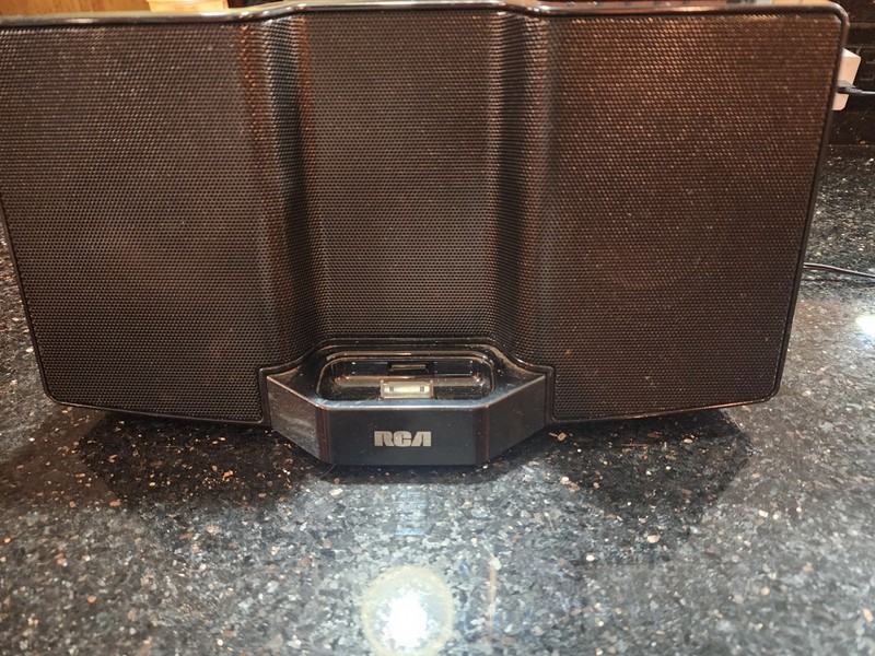 RCA Ri503 Portable Speaker System for iPod with AC Adapter – Docking Station