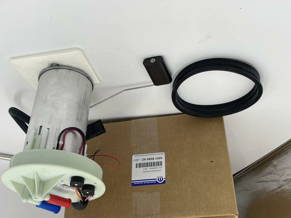 Conjunto de módulo de bomba de combustible Mopar 05018056AC OEM para Grand Cherokee 1999-04 4,0 L 4,7 L Foto 4 de 4