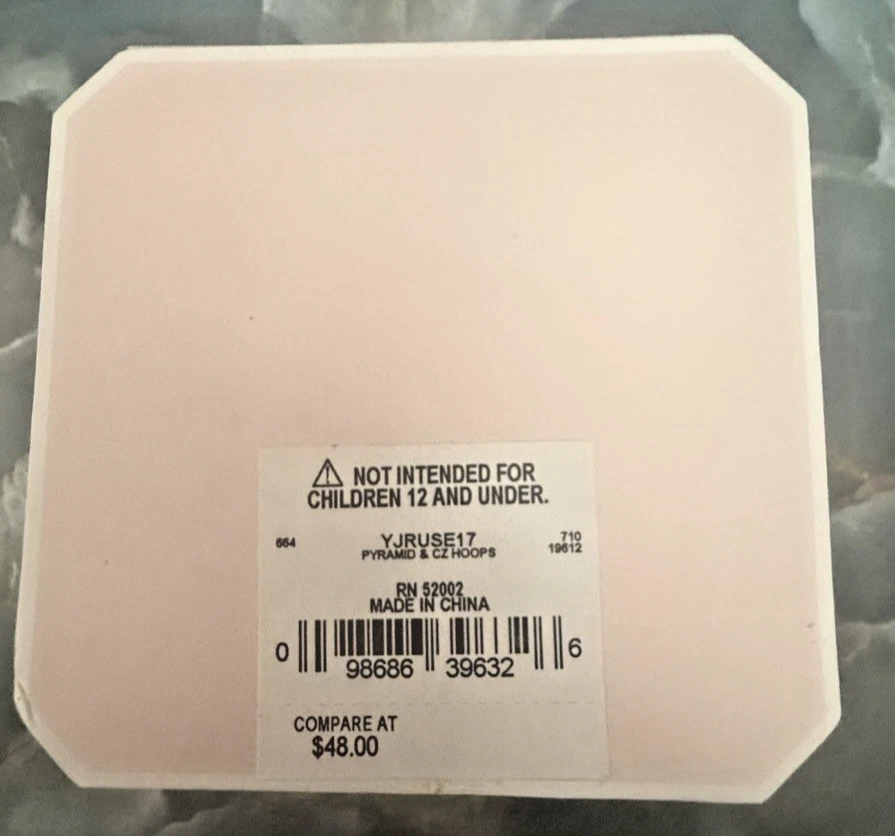 JUICY COUTURE 1.5" Diámetro Pirámide Dorada y Aros con Bisagras de Cristal Con Estuche NUEVO Foto 4 de 4