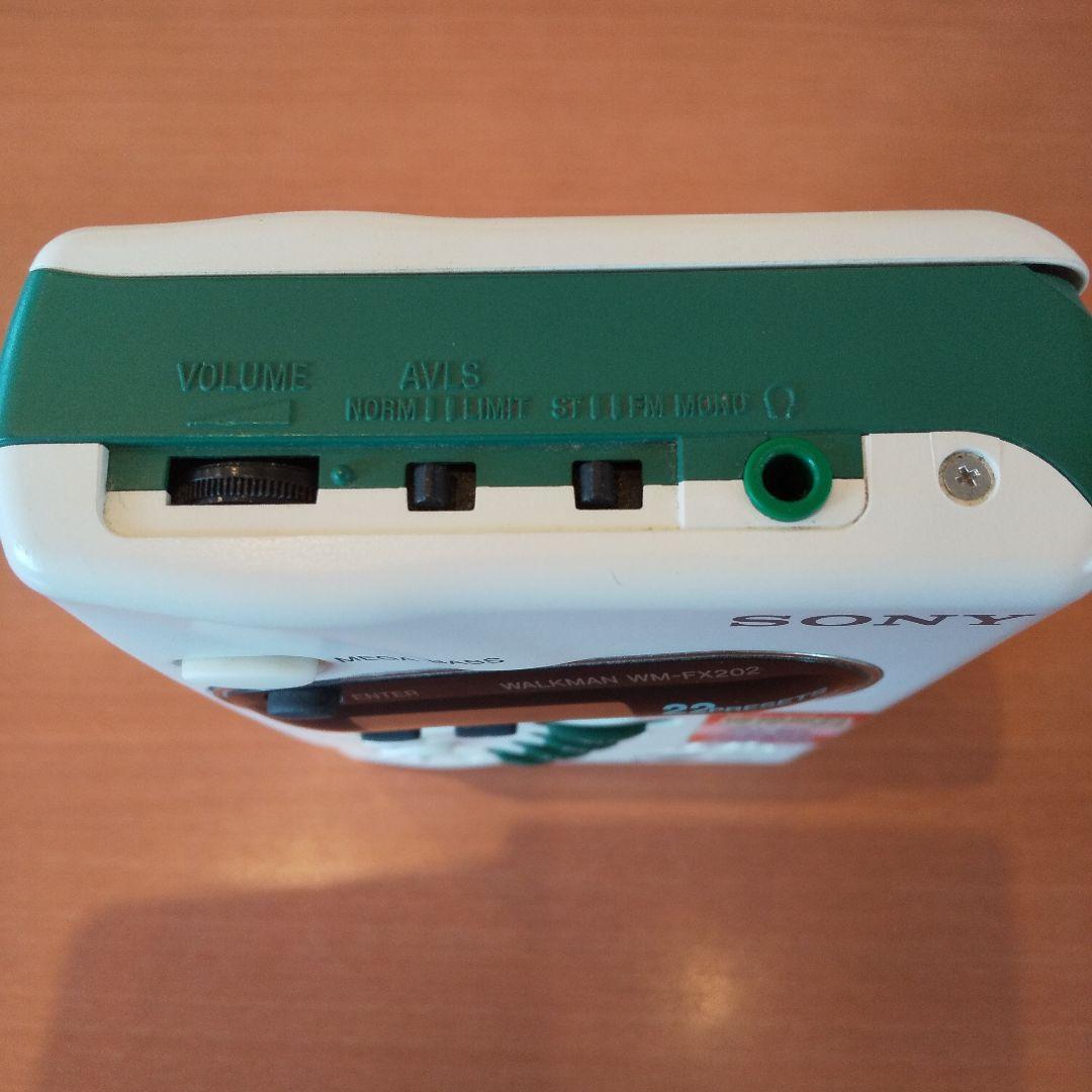Used SONY Walkman WM-FX202 White Cassette Player AM FM Radio Retro