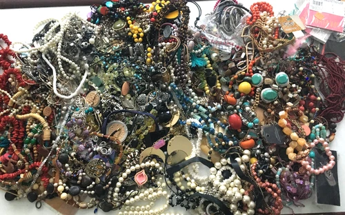 19 Lbs+ HUGE Vtg Costume to Fashion Jewelry lot Necklace Bead Chain UNSORTED