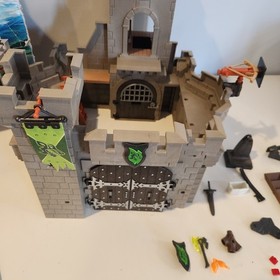 Playmobil 6002 Knights Green Wolf Castle 2013 with Box