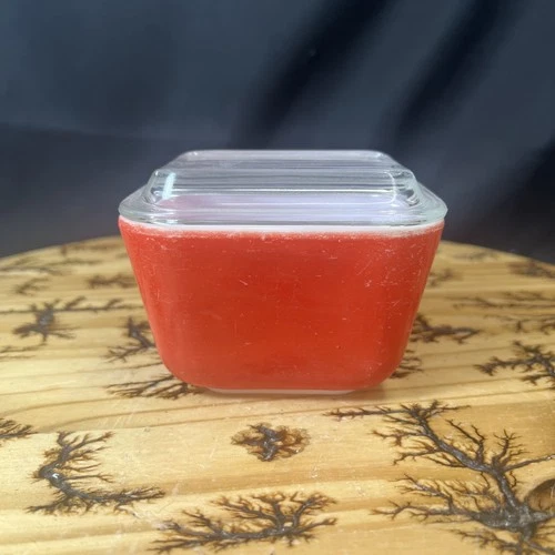 Pyrex Small Red Refrigerator Dish With Lid Vintage 1940's 501 B