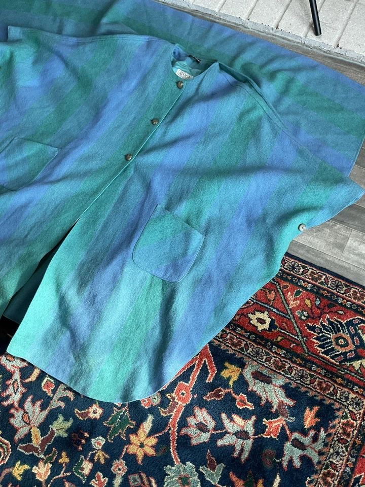 Vintage AVOCA Ireland Blue And Green Tweed Wool Cape 70’s Size 1 Donegal - Image 3 of 4