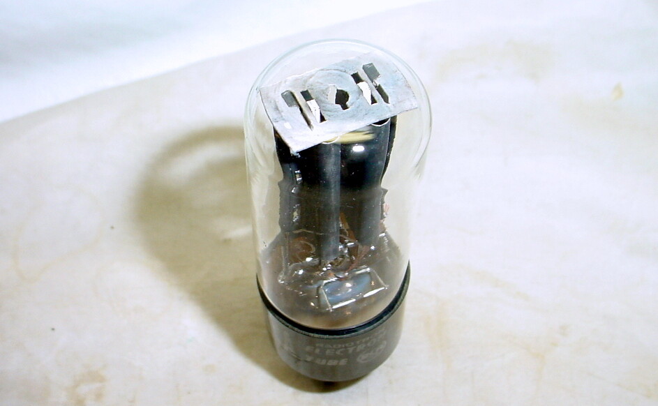 Lampe (tube) électronique / Valve De Type Rectifier, Modèle One 80 80S, Fabriqué En Grande-Bretagne, Testé Fort, Quasi NOS, Occasion
