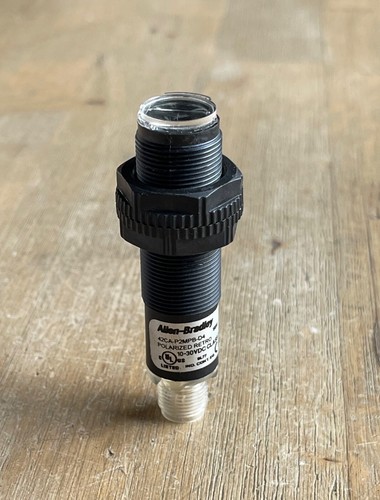 ALLEN BRADLEY 42CA-P2MPB-D4 SER C POLARIZED RETRO SENSOR 10-30VDC