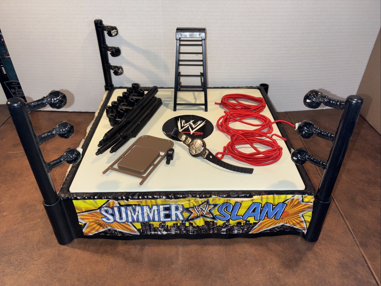 Mattel 2010 WWE WWF SUMMER-SLAM Spring Loaded Wrestling Ring & Access. Near Comp