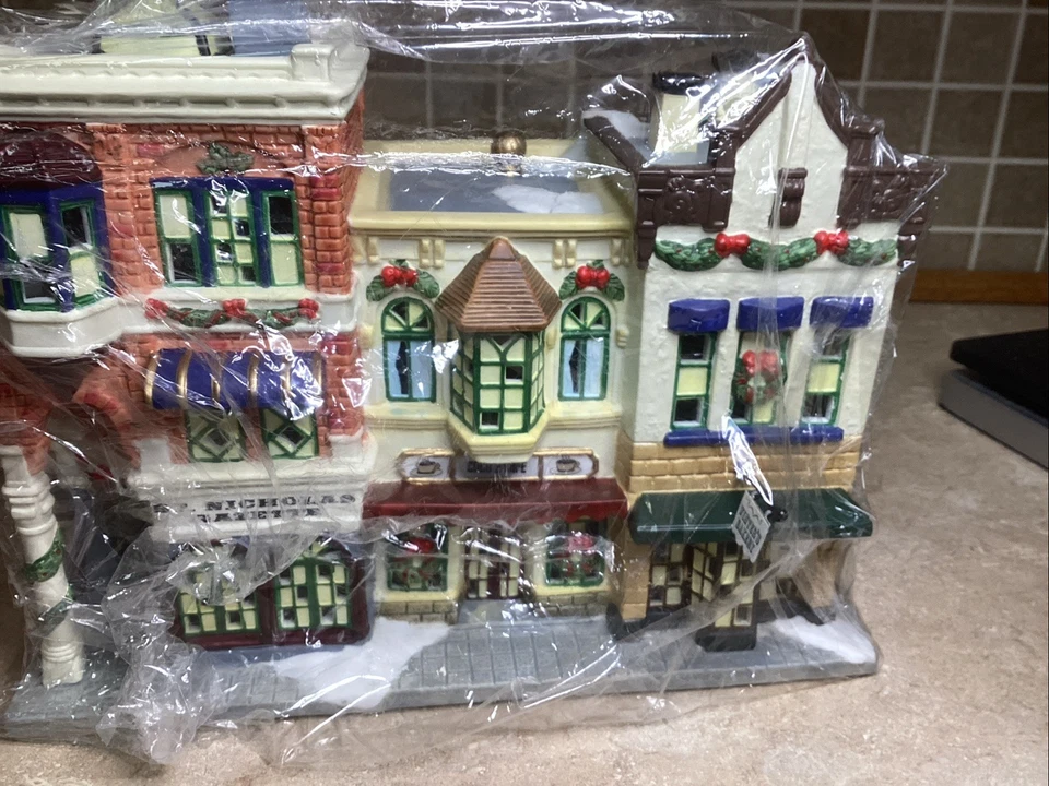 Vila de Natal Praça São Nicolau - GAZETA, CAFÉ E PADARIA DE INVERNO - com cordão - Imagem 2 de 4