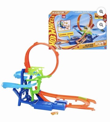 Hot Wheels Stunt Tracks Mid-Air Crash Playset with 1:64 Scale Die-Cast Toy Car