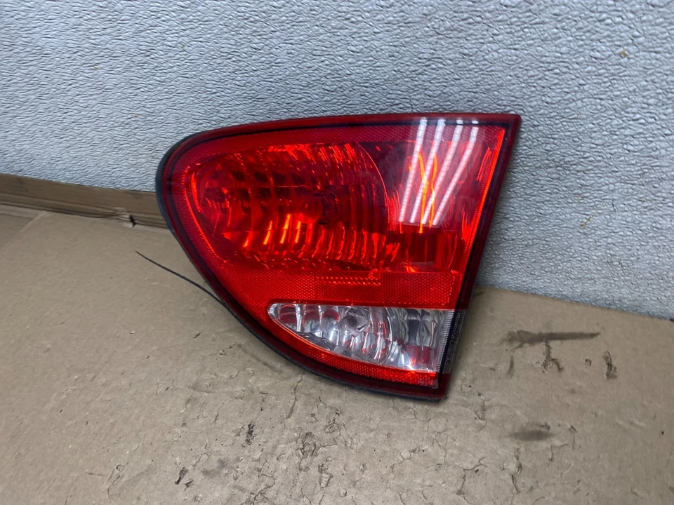 Luz trasera interior del lado derecho del pasajero Oldsmobile Alero 1999 a 2004 OEM U2297 DW Foto 2 de 4