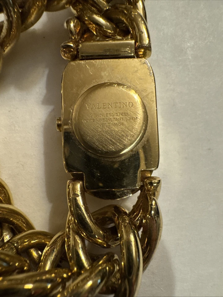 Reloj Mujer Valentino Hecho en Suiza Tono Dorado Necesita Batería Nueva Foto 3 de 4