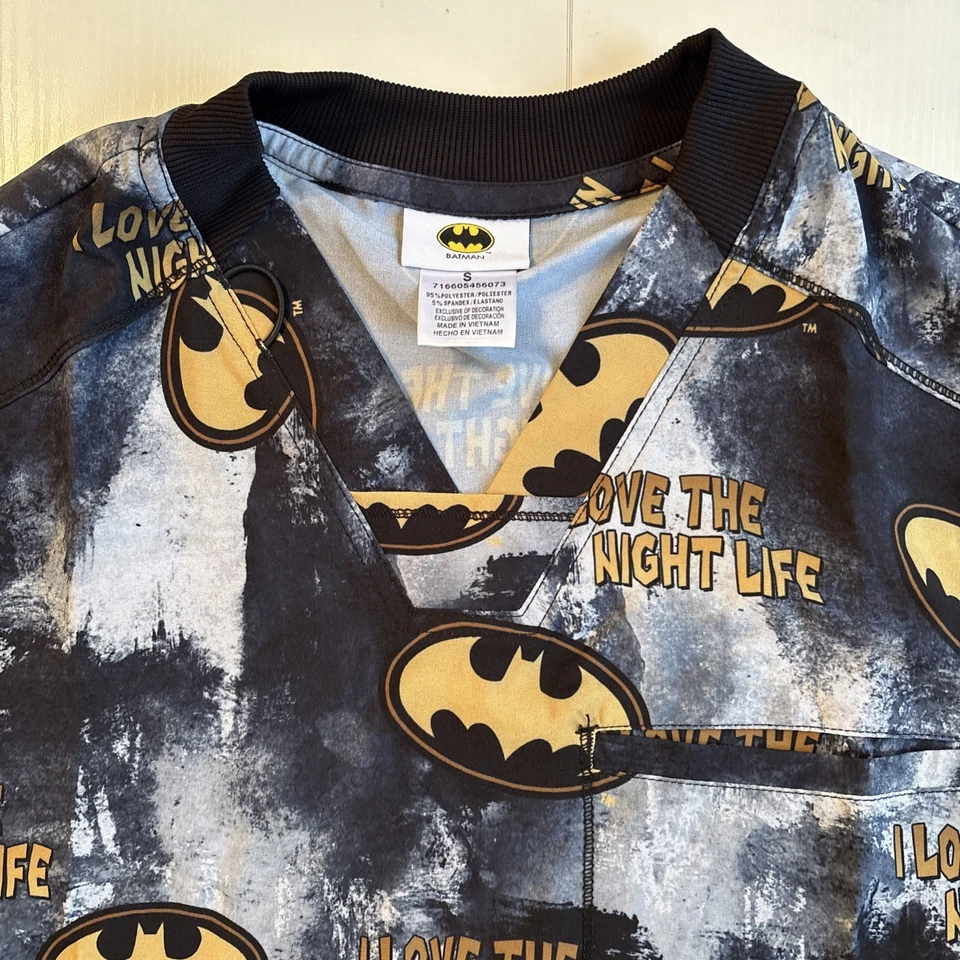 Batman Cherokee Scrubs Tooniforms Mens V Neck Top TF730 Size Small - Image 2 of 4