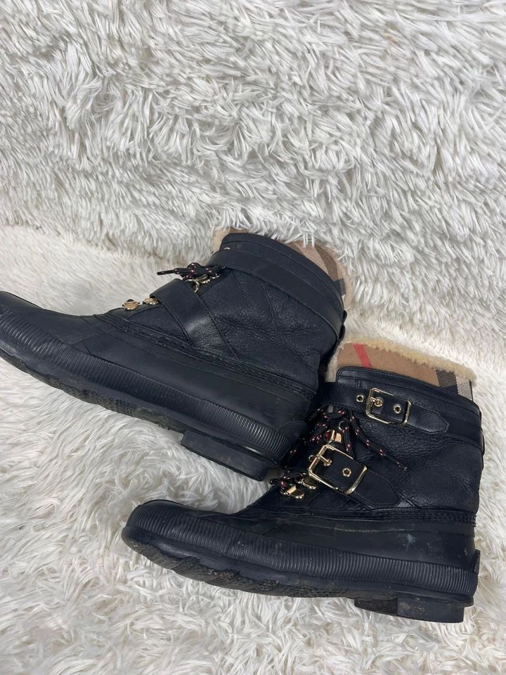 Burberry Windmere Boots Black Buckle Nova Check Shearling Trim Duck Booties READ - Image 3 of 4