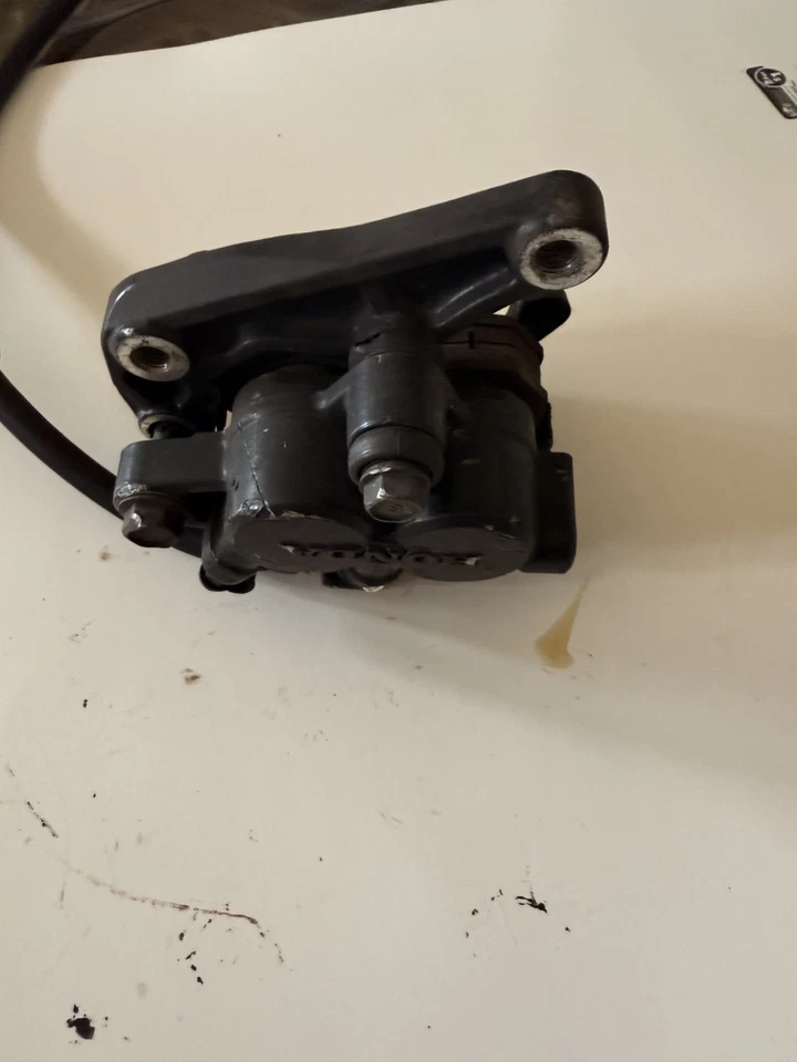 1983 - Honda Nighthawk 750 - Front Caliper - 138 - Image 2 of 4