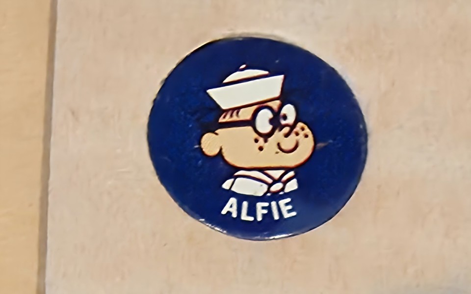 1960s Cap'n Crunch Magic Magnets cereal premium Alfie Seadog Brunhilde ...