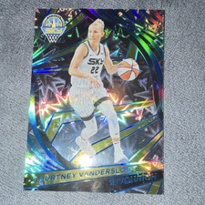 2022 Panini Revolution WNBA - Courtney Vandersloot #32 Impact /149 Chicago Sky
