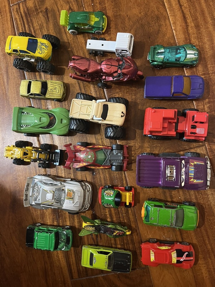 LOT 20 TOY CARS TRUCKS diecast model matchbox BIKES race BOYS TOYS tractor TONKA